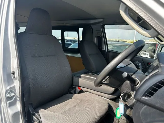 トヨタ　ハイエースバン　１．２５ｔ　２ＷＤ