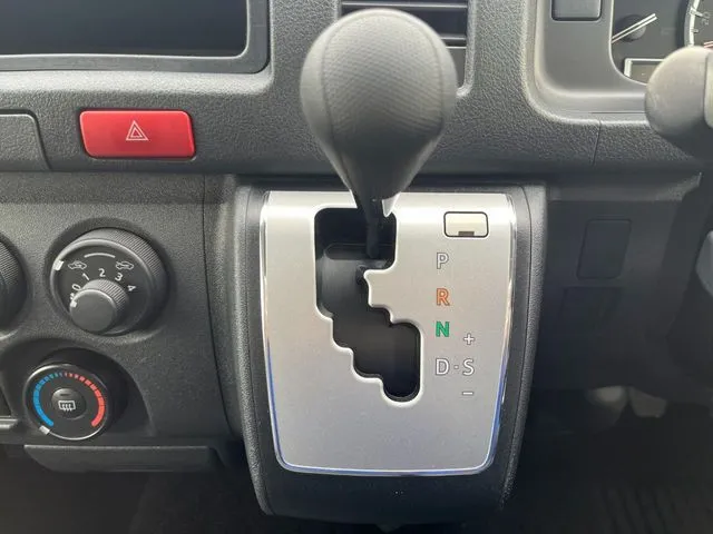 トヨタ ハイエースバン 1.25t 2WD