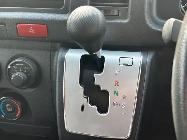 トヨタ　レジアスエースバン　１．１５ｔ　２ＷＤ