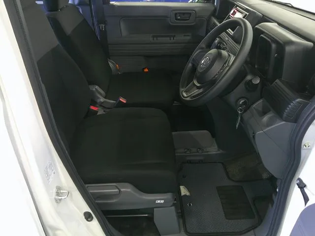 ホンダ　Ｎ－ＶＡＮ　４ＷＤ