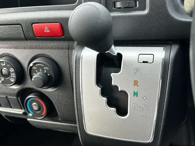 トヨタ　ハイエースバン　１．２５ｔ　２ＷＤ