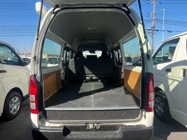 トヨタ　ハイエースバン　２ＷＤ