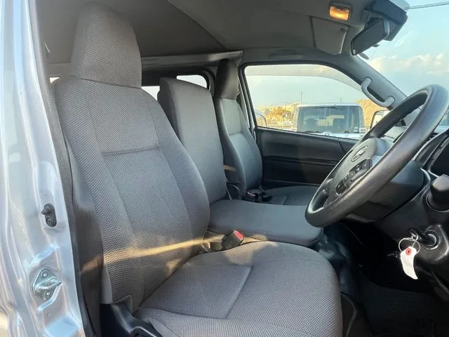 トヨタ　ハイエースバン　１．２５ｔ　２ＷＤ