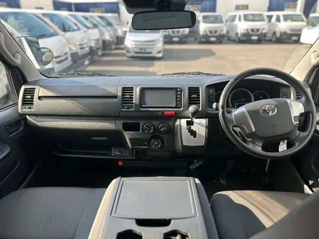 トヨタ　ハイエースバン　２ＷＤ