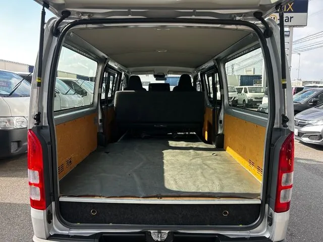 トヨタ　ハイエースバン　２ＷＤ