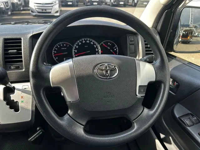 トヨタ　ハイエースバン　２ＷＤ