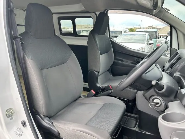 ニッサン NV200バネットバン