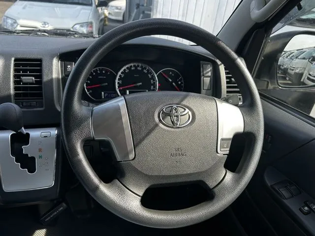 トヨタ ハイエースバン 2WD
