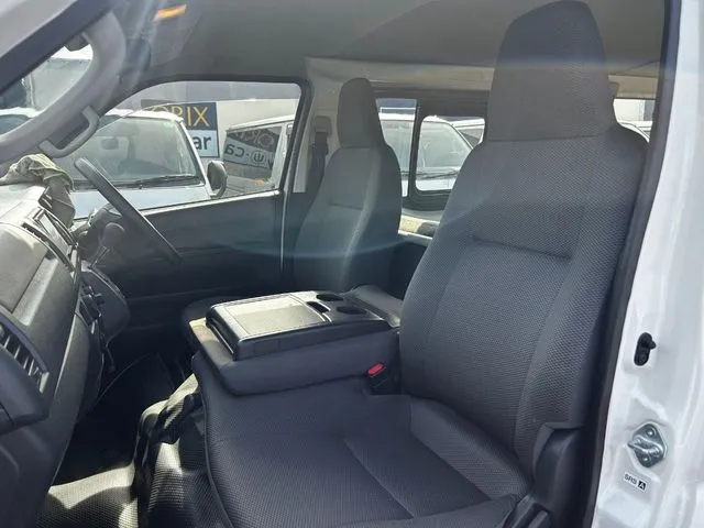 トヨタ ハイエースバン 2WD