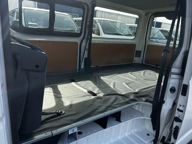 トヨタ ハイエースバン 2WD