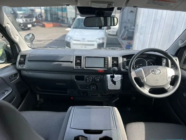 トヨタ ハイエースバン 2WD