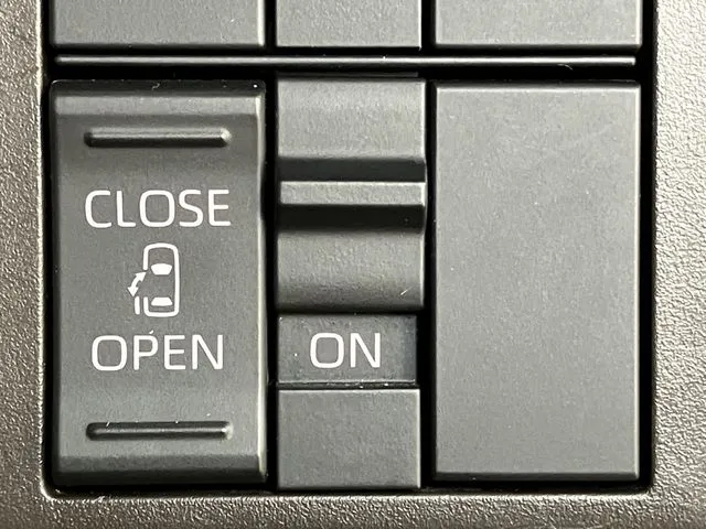 トール(ダイハツ)の車両写真