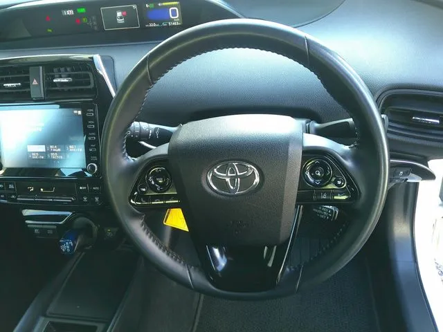 トヨタ　プリウス　４ＷＤ