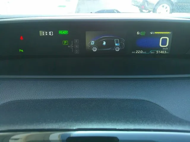 トヨタ　プリウス　４ＷＤ