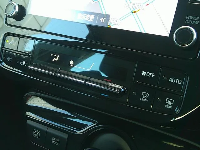 トヨタ　プリウス　４ＷＤ