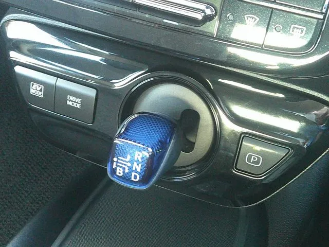 トヨタ　プリウス　４ＷＤ