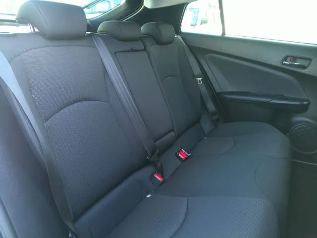 トヨタ　プリウス　４ＷＤ