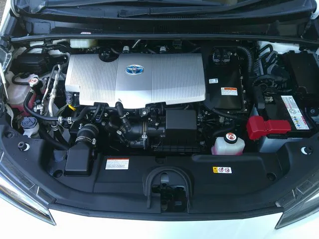 トヨタ　プリウス　４ＷＤ