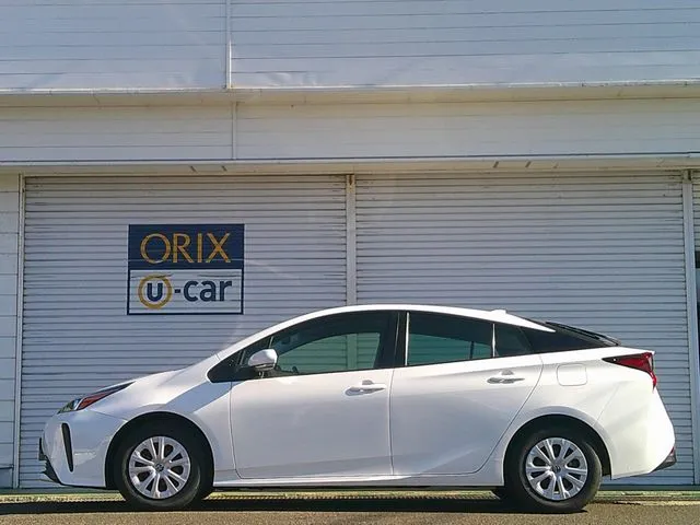 トヨタ　プリウス　４ＷＤ