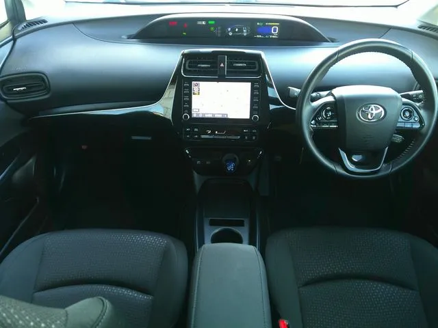 トヨタ　プリウス　４ＷＤ