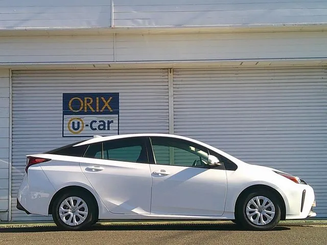 トヨタ　プリウス　４ＷＤ