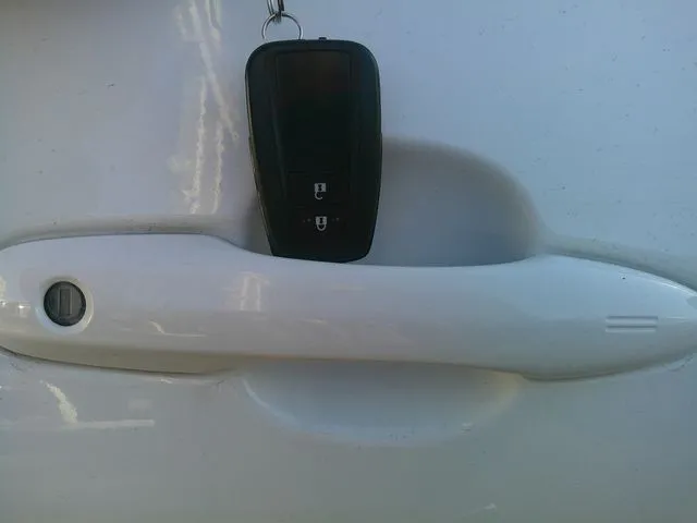 トヨタ　プリウス　４ＷＤ