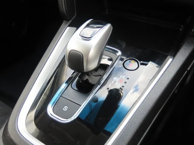 ホンダ　シャトル　ハイブリッド　４ＷＤ