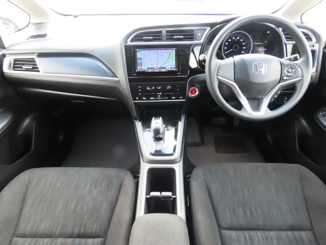 ホンダ　シャトル　ハイブリッド　４ＷＤ