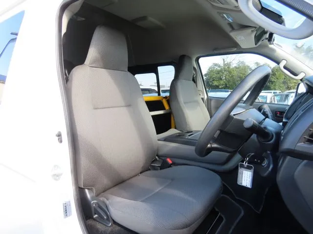 ハイエースバン　４ＷＤ（トヨタ）の車両写真