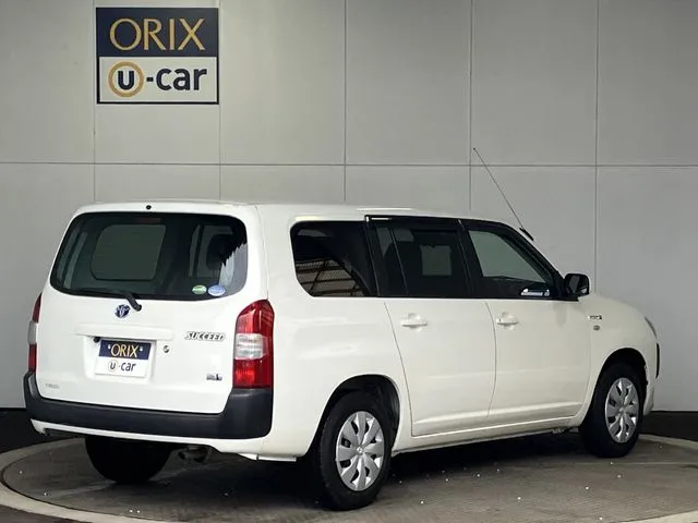 トヨタ　サクシードバン　ハイブリッド