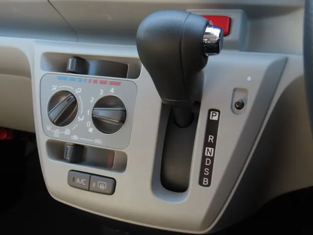 ダイハツ　ミラ　イース