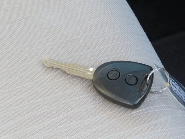 ダイハツ　ミラ　イース