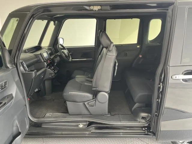 タント　カスタム（ダイハツ）の車両写真