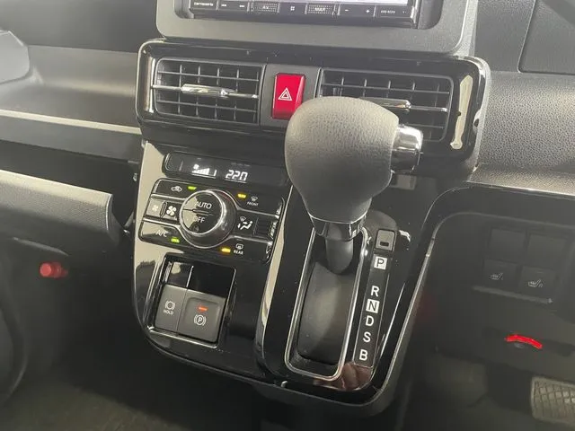 タント　カスタム（ダイハツ）の車両写真