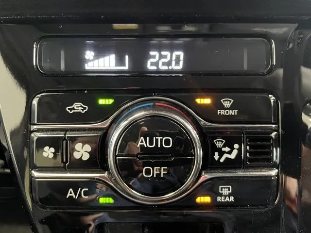 タント　カスタム（ダイハツ）の車両写真