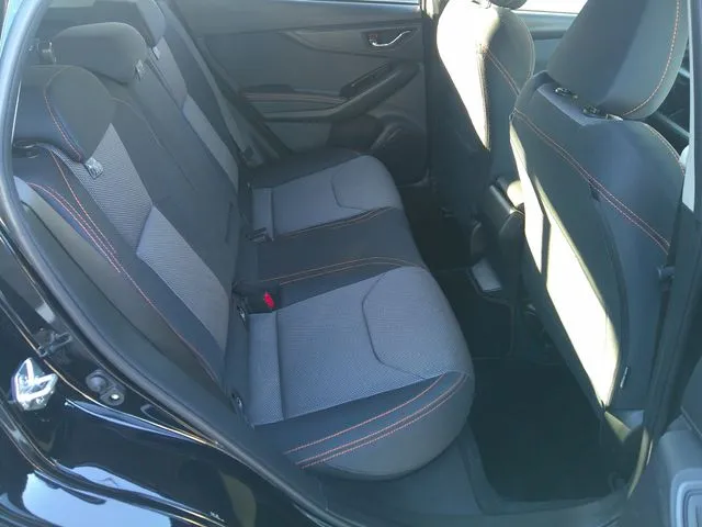 ＳＵＢＡＲＵ　ＸＶ（スバル）の車両写真