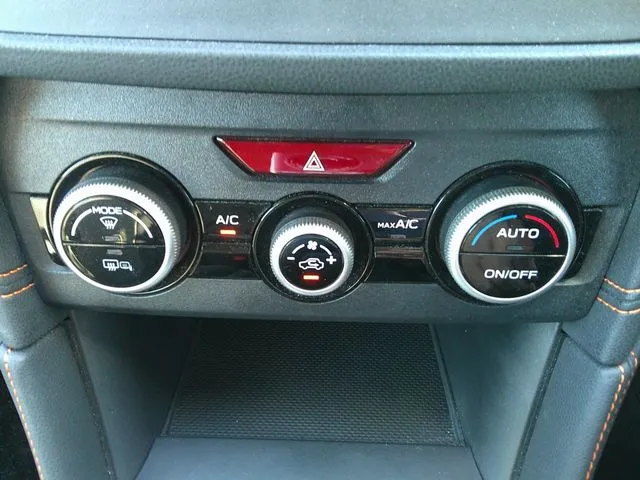 ＳＵＢＡＲＵ　ＸＶ（スバル）の車両写真