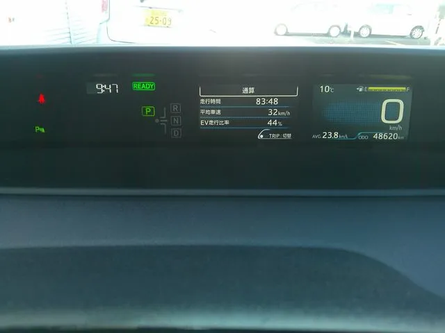 トヨタ　プリウス　４ＷＤ