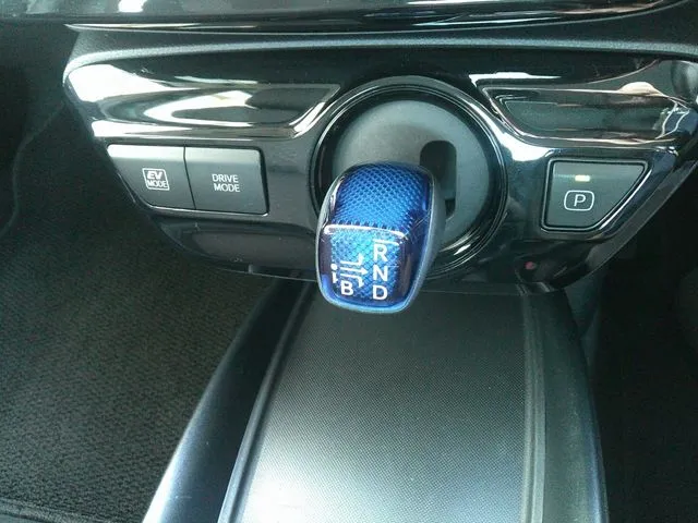 トヨタ　プリウス　４ＷＤ