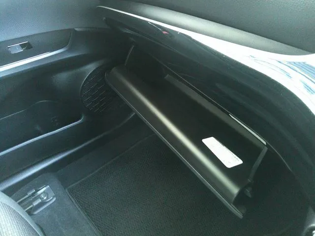 トヨタ　プリウス　４ＷＤ