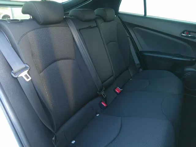 トヨタ　プリウス　４ＷＤ