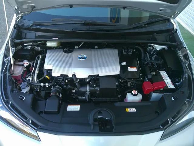 トヨタ　プリウス　４ＷＤ