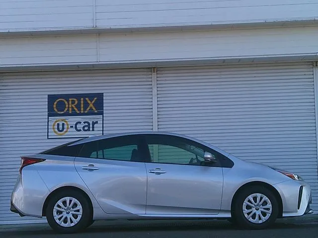 トヨタ　プリウス　４ＷＤ