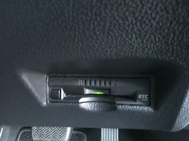 トヨタ　プリウス　４ＷＤ