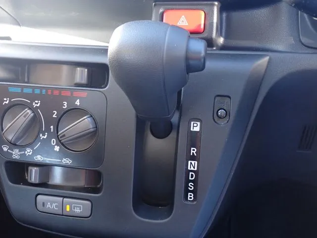 ダイハツ　ミラ　イース