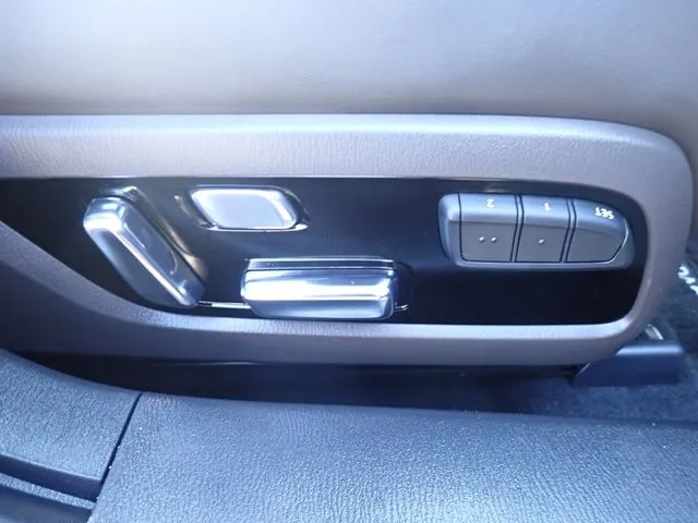 マツダ　ＭＡＺＤＡ６　セダン