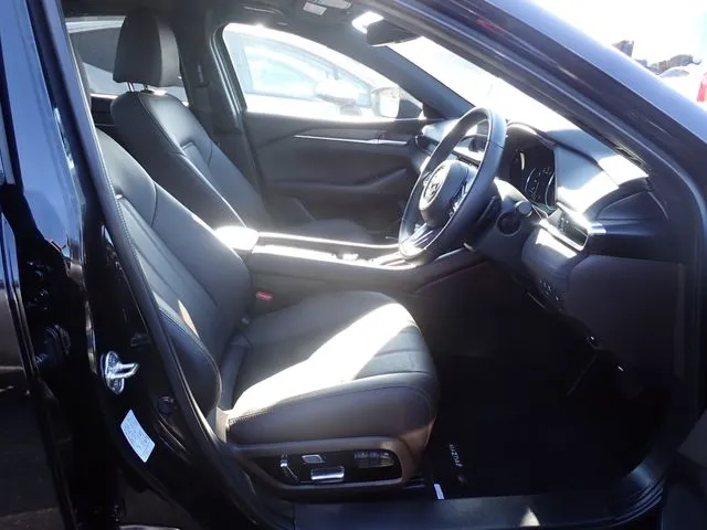 マツダ　ＭＡＺＤＡ６　セダン