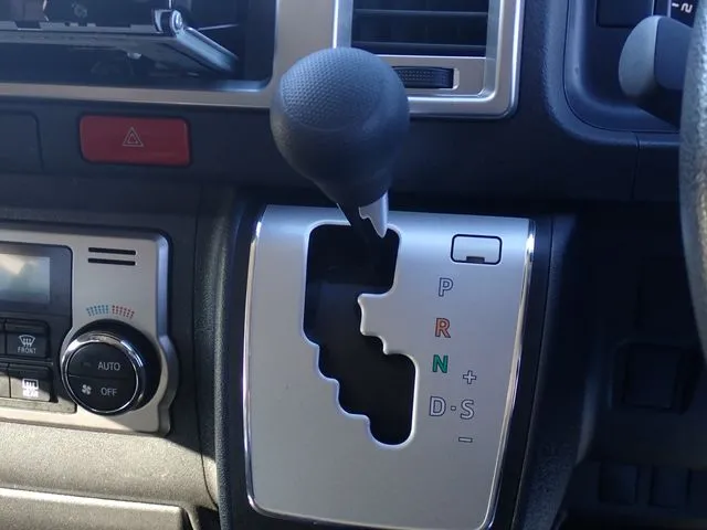 トヨタ ハイエースバン 2WD