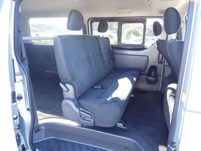 トヨタ ハイエースバン 2WD