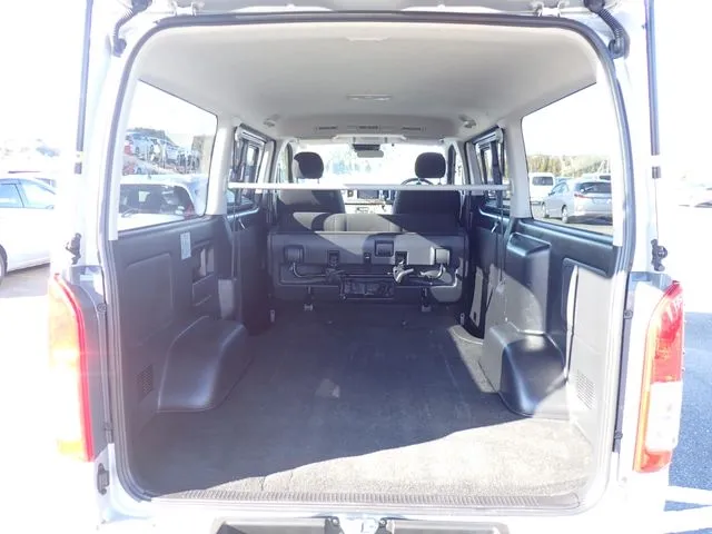 トヨタ ハイエースバン 2WD